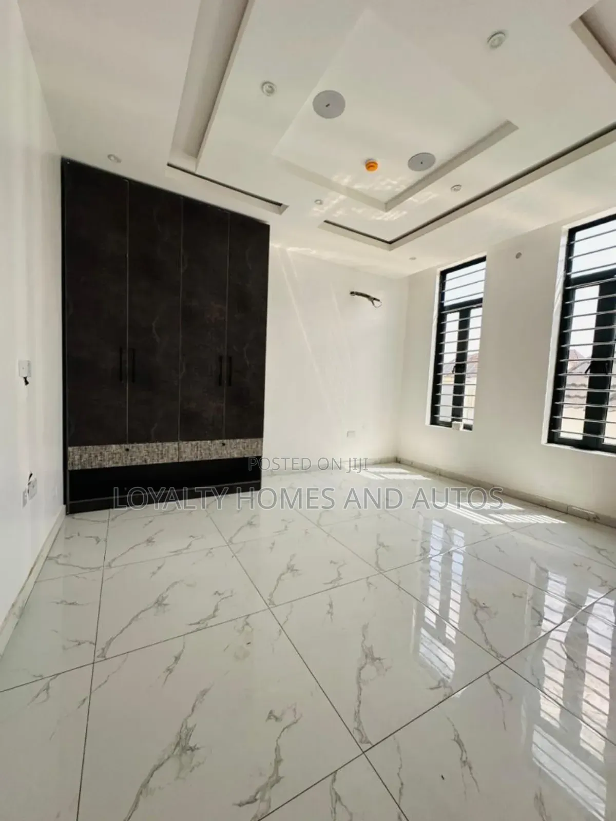 Furnished 5bdrm Duplex in Omole Phase 1 for sale in Omole Phase 1