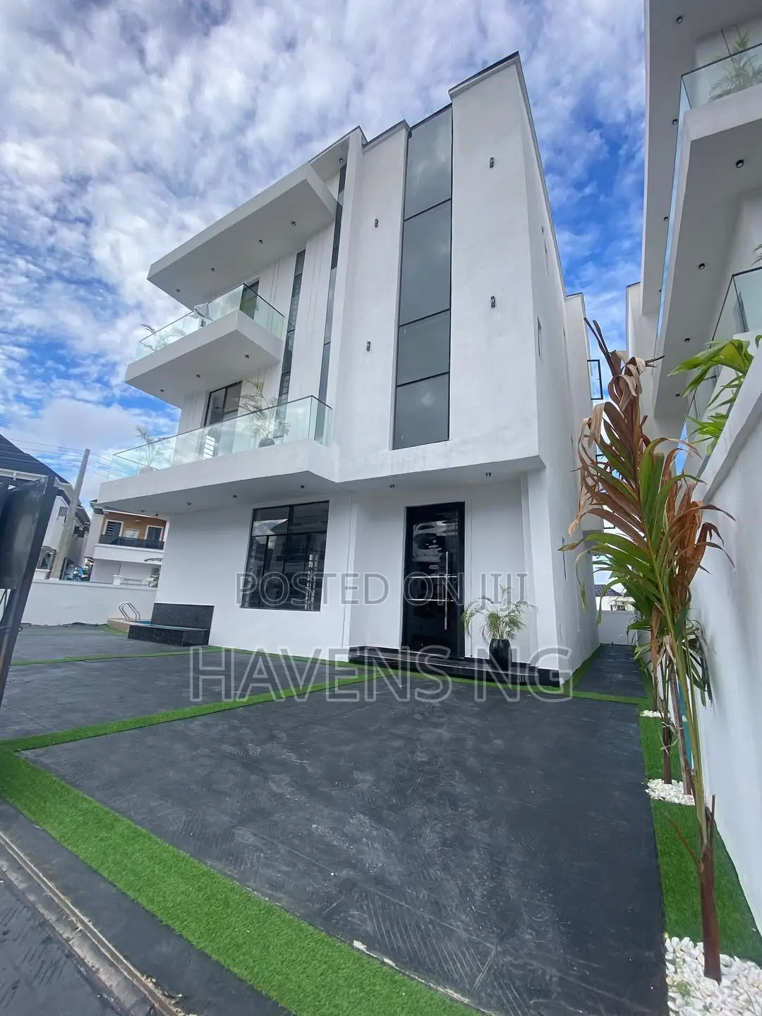 5bdrm Duplex in Lekki Phase 2 for sale in Lekki Phase 2