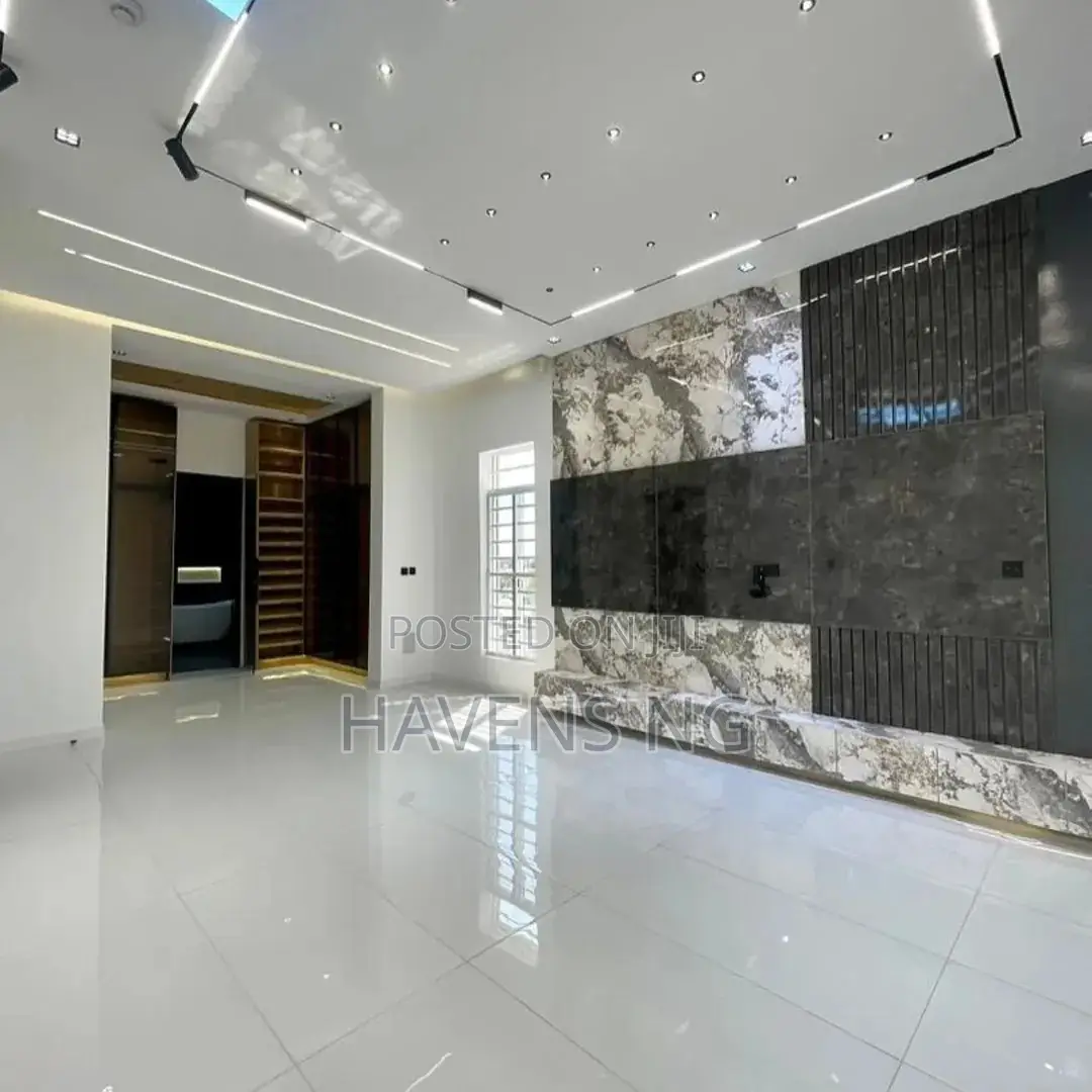 5bdrm Duplex in Lekki Phase 1 for sale in Lekki Phase 1