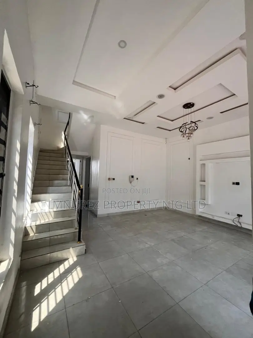 4bdrm Duplex in Ikota for rent in Ikota