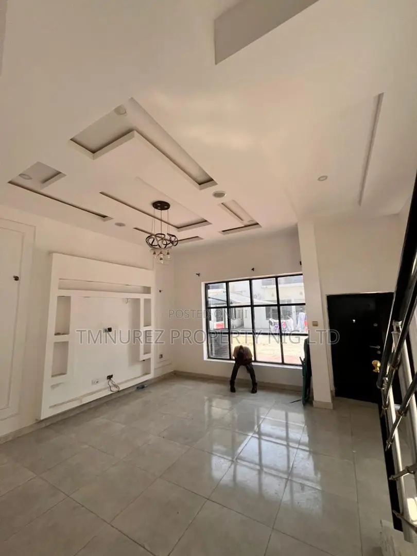 4bdrm Duplex in Ikota for rent in Ikota