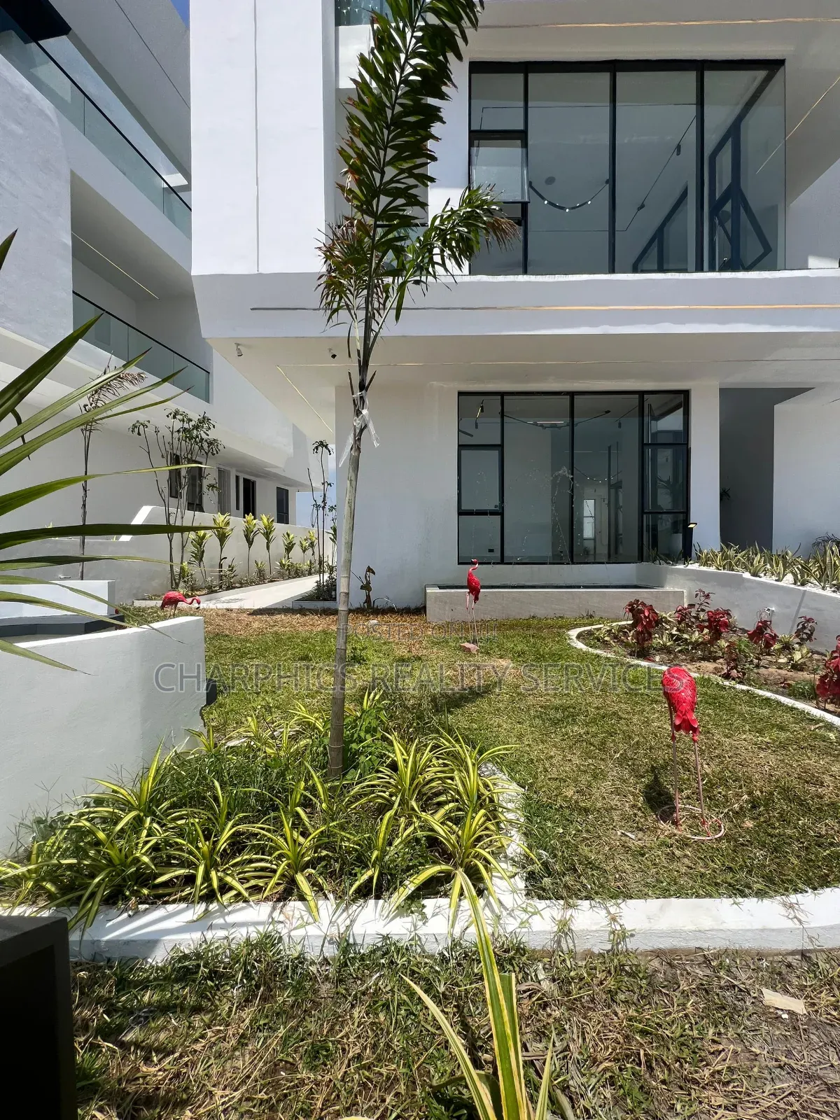 5bdrm Mansion in Osapa london for sale in Osapa london