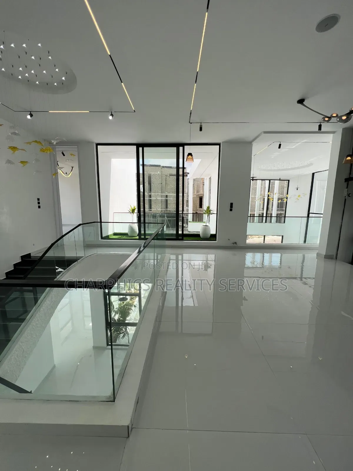 5bdrm Mansion in Osapa london for sale in Osapa london