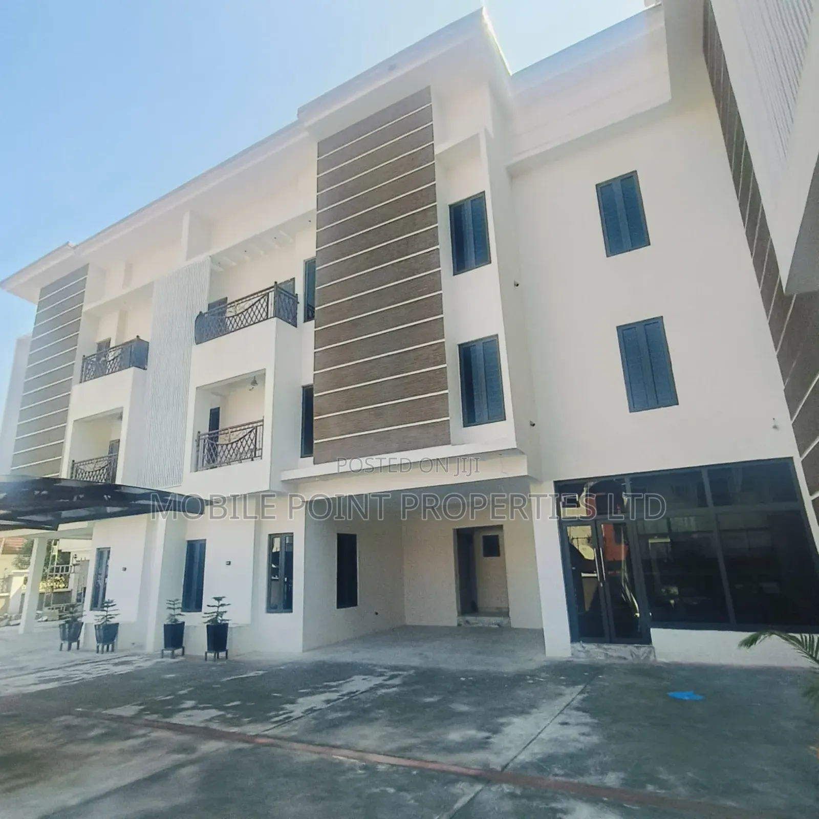 Furnished 5bdrm Townhouse/Terrace in Utako for sale in Utako
