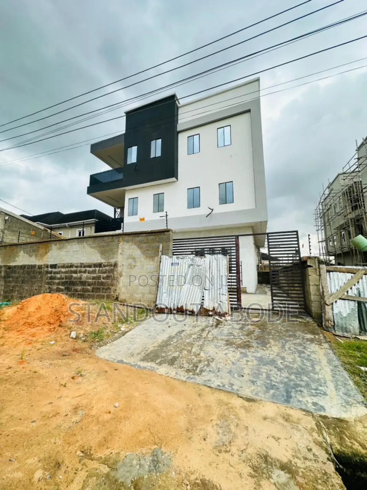 5bdrm Duplex in Inside An Estate, Isheri North for sale in Isheri North