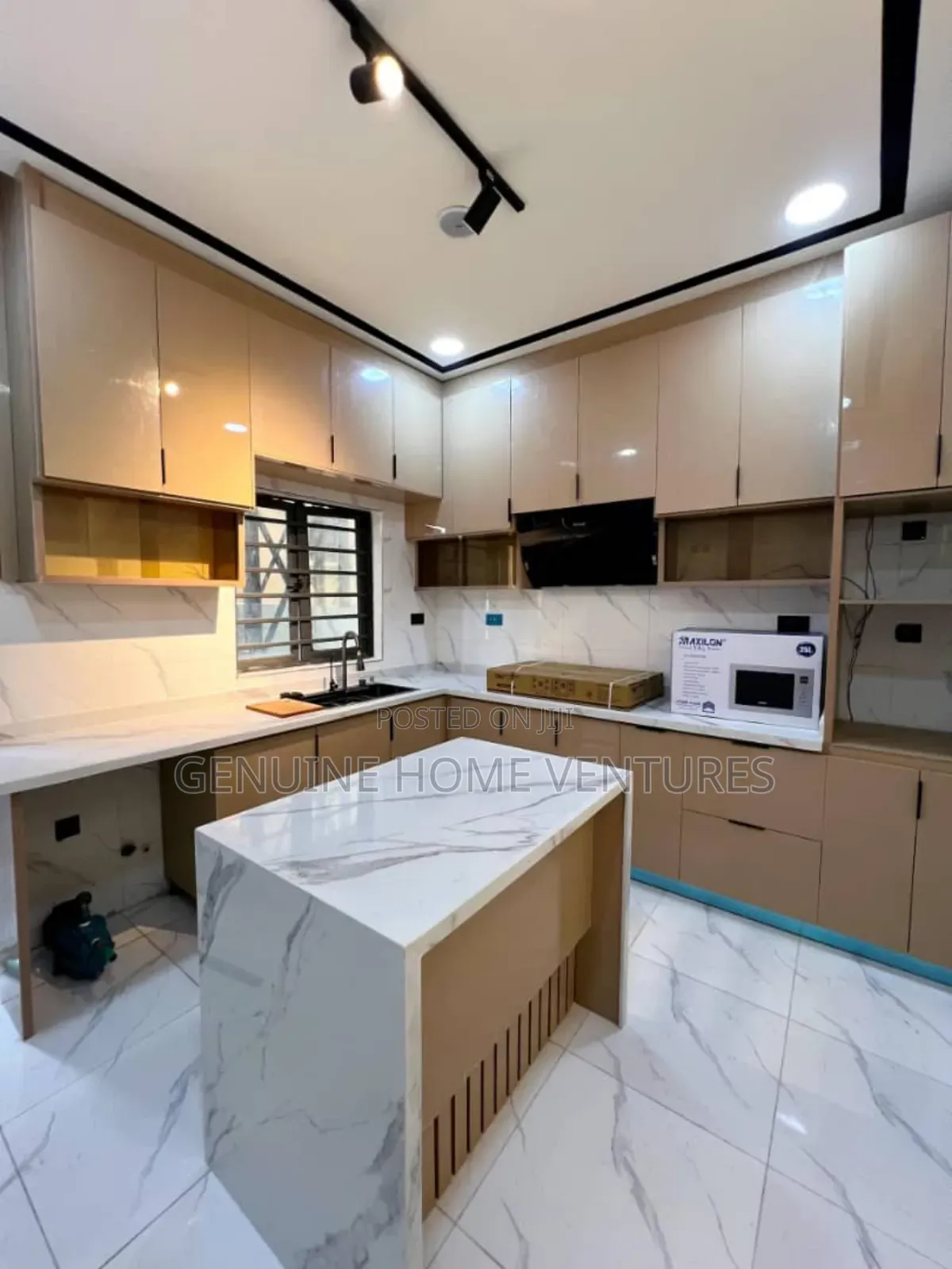 4bdrm Duplex in Bera Estate Chevron for sale in Chevron
