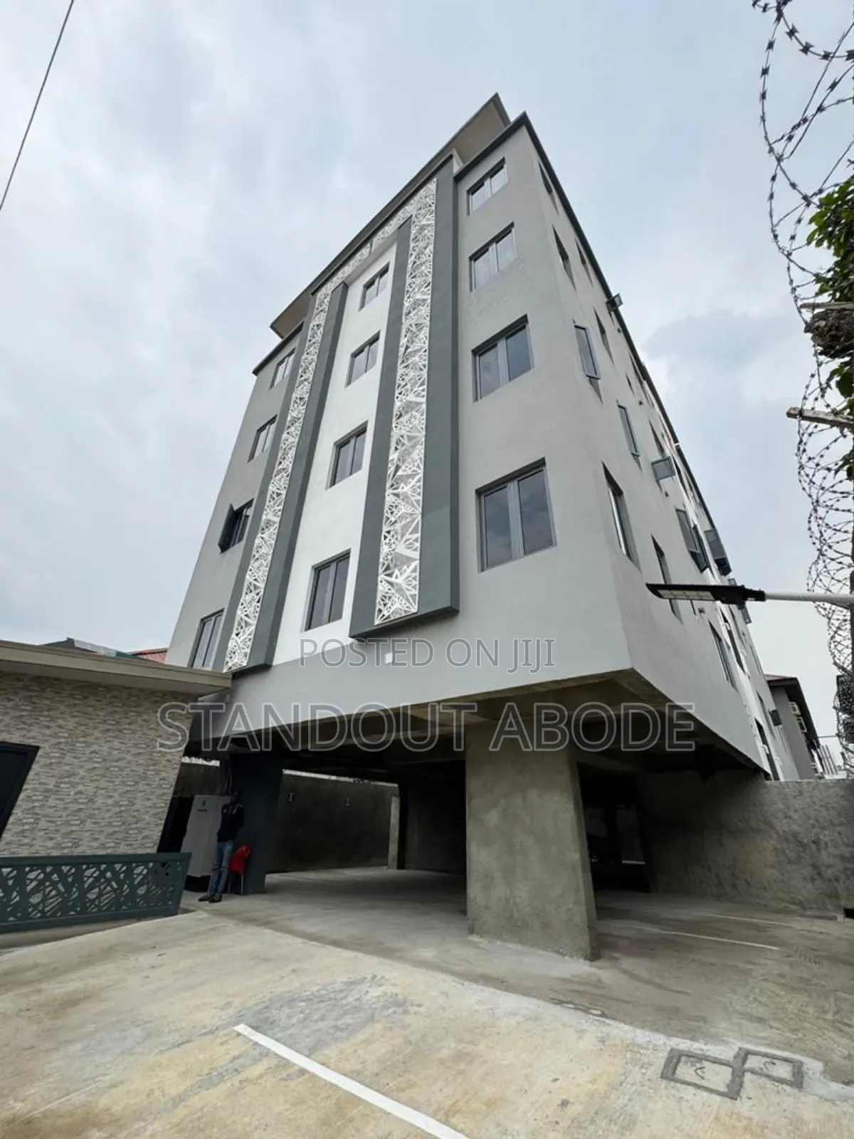 3bdrm Apartment in In An Estate, Yaba for sale in Yaba