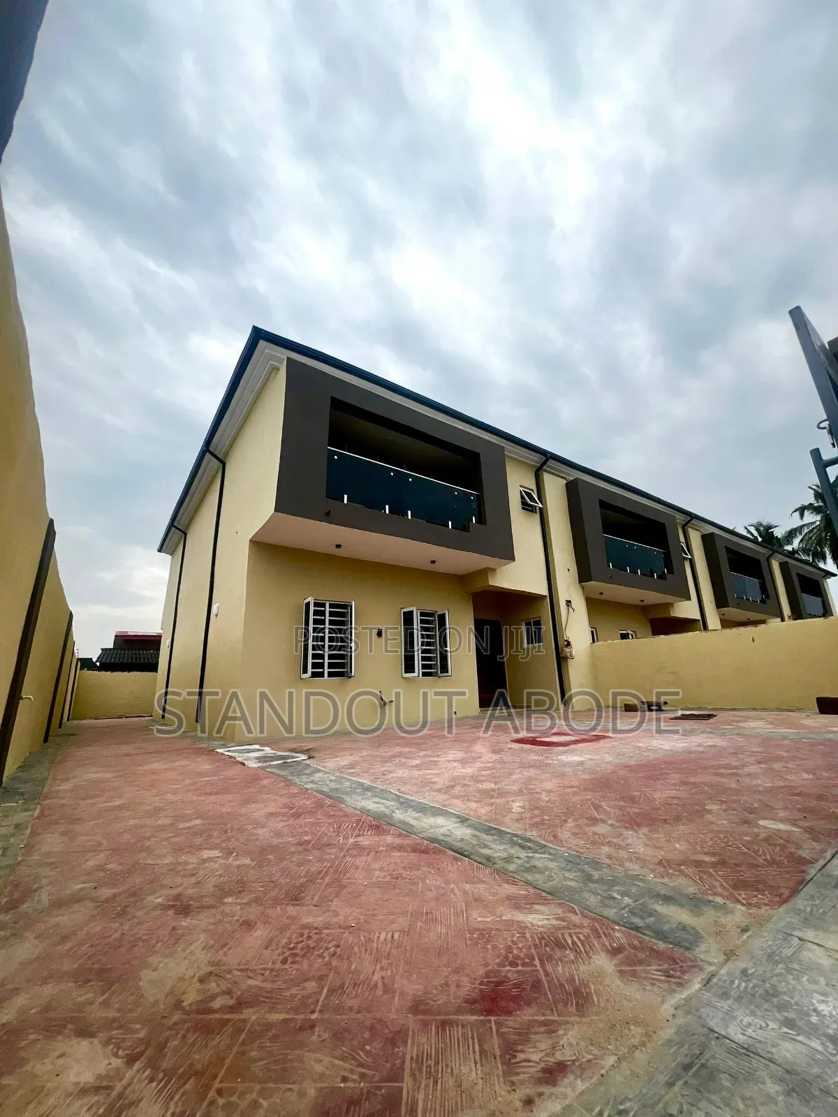 4bdrm Duplex in In An Estate, Akowonjo for sale in Akowonjo