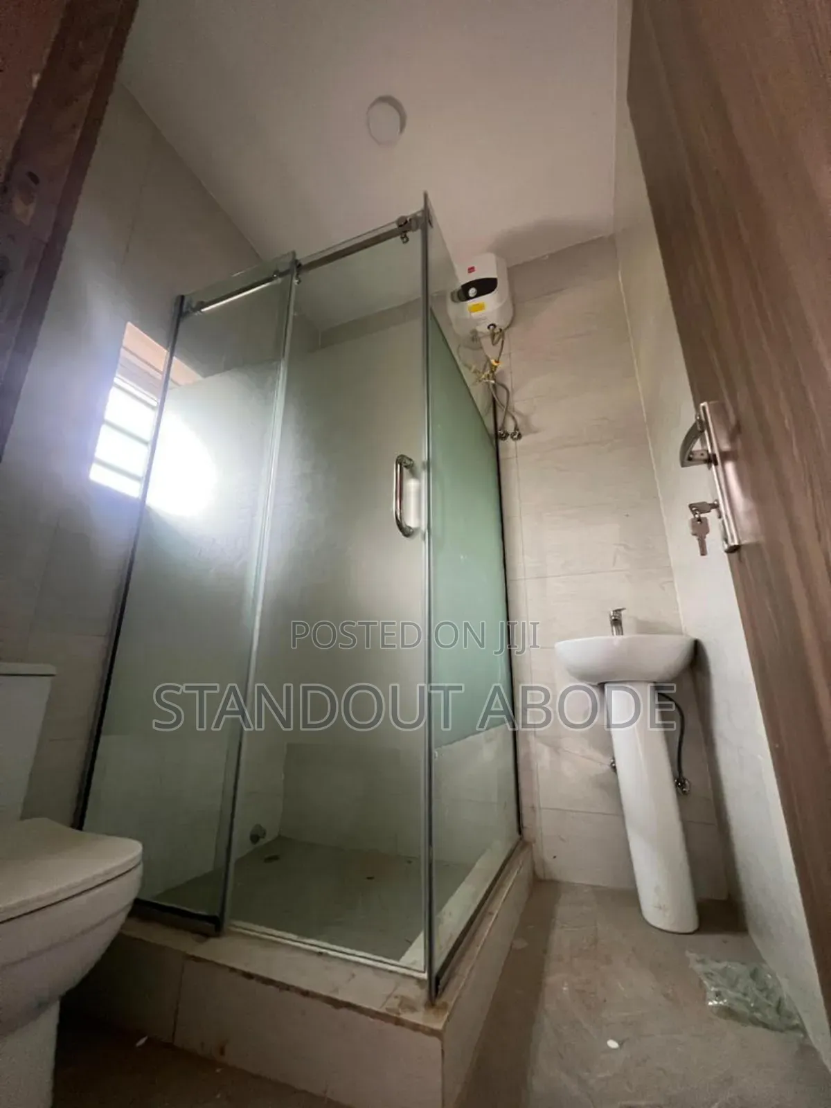 4bdrm Duplex in In An Estate, Akowonjo for sale in Akowonjo