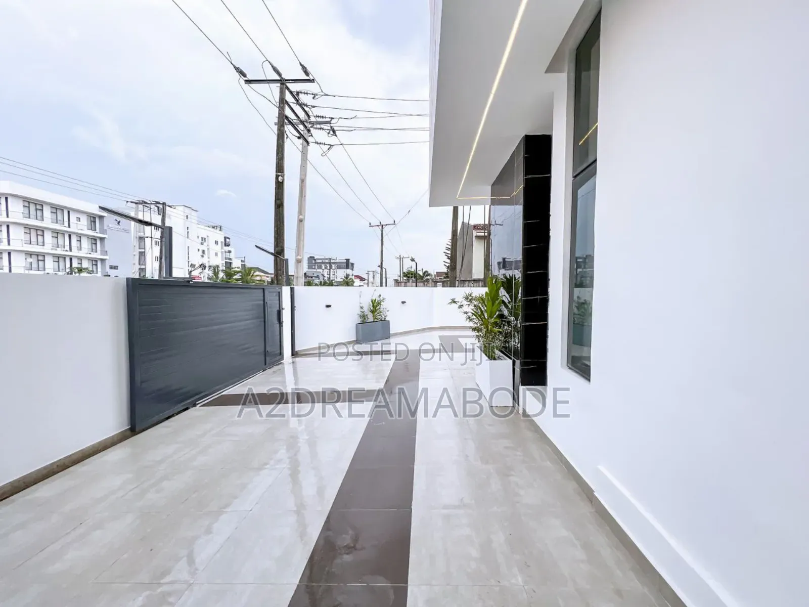 5bdrm Duplex in Lekki Phase 1 Right for sale in Lekki Phase 1