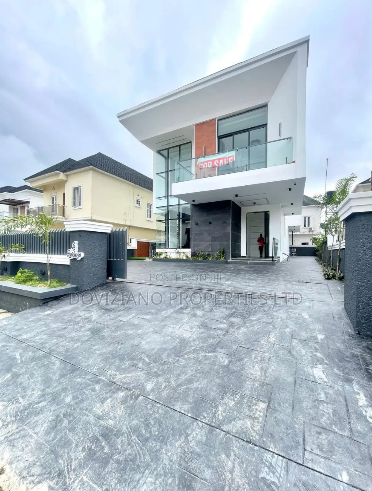 5bdrm Duplex in Ikota for sale in Ikota