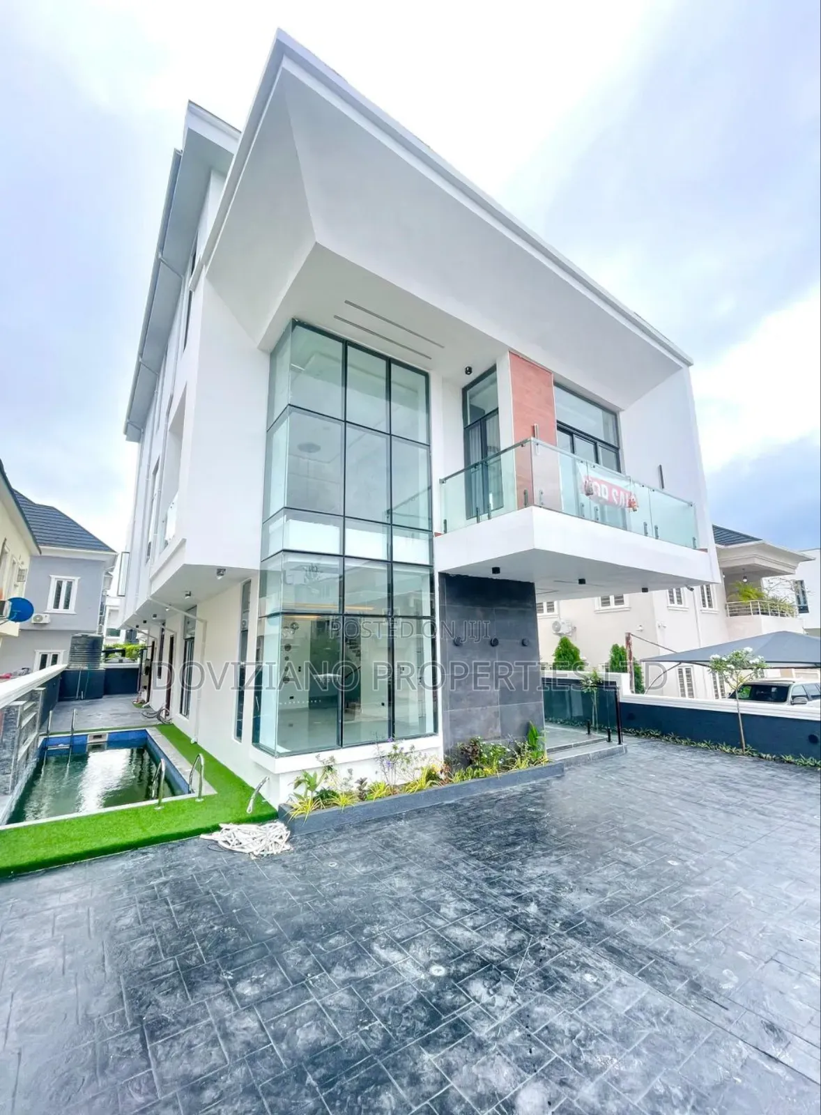 5bdrm Duplex in Ikota for sale in Ikota