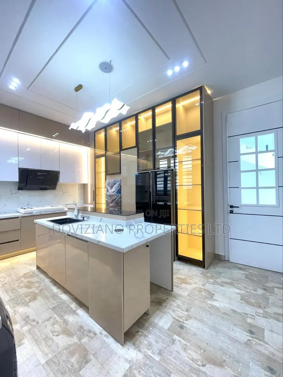 5bdrm Duplex in Ikota for sale in Ikota
