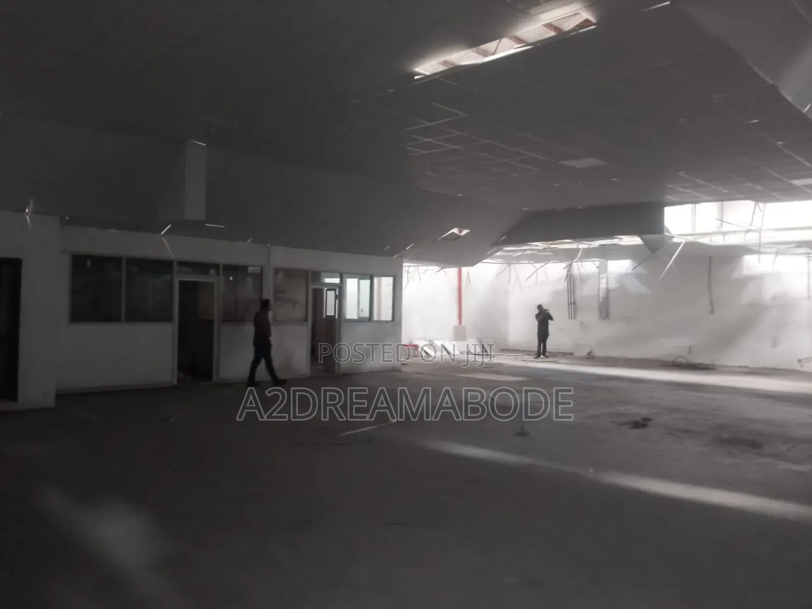 Executive, Nice Warehouse With Office in Obafemi-Owode