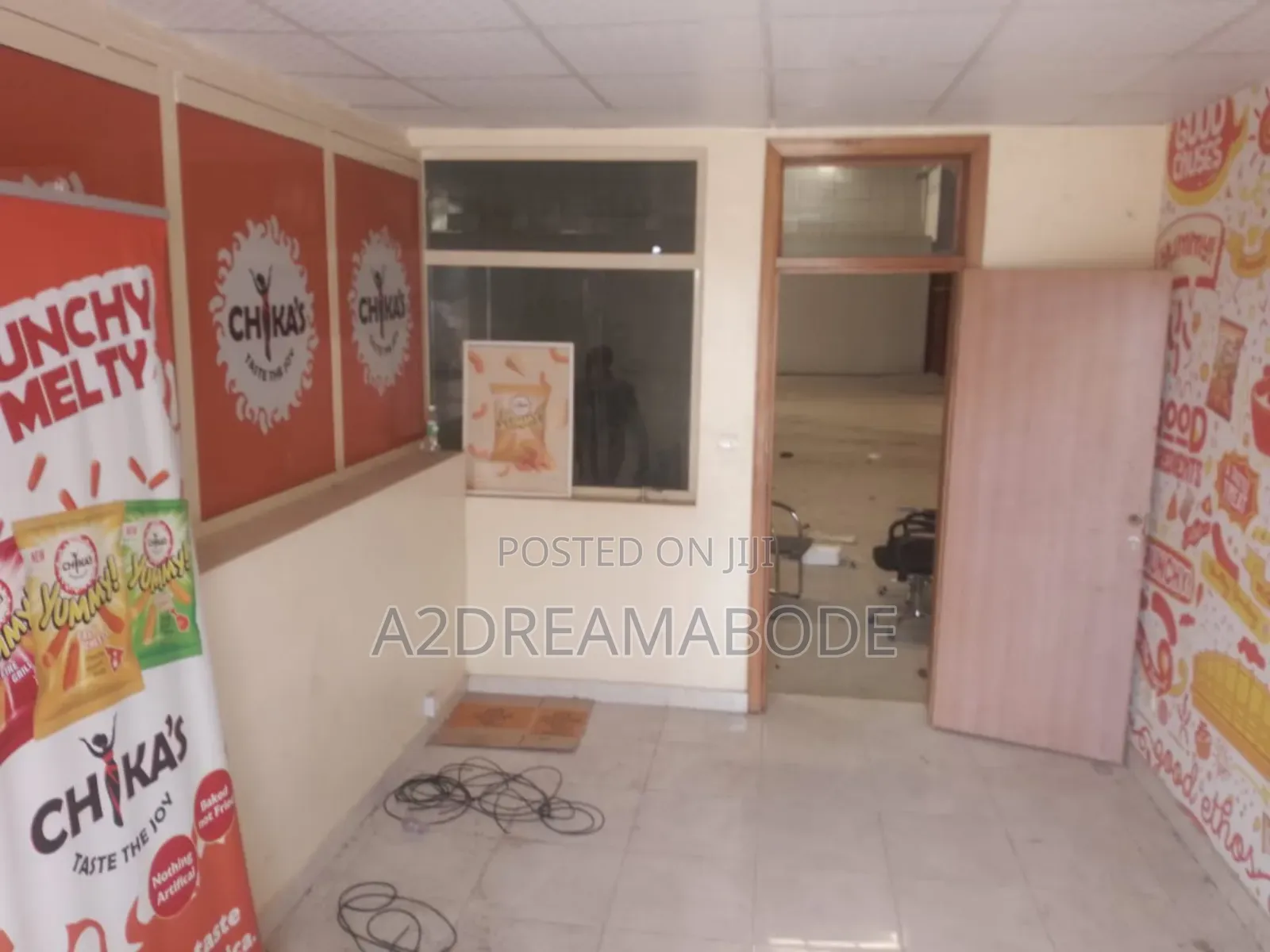 Executive, Nice Warehouse With Office in Obafemi-Owode
