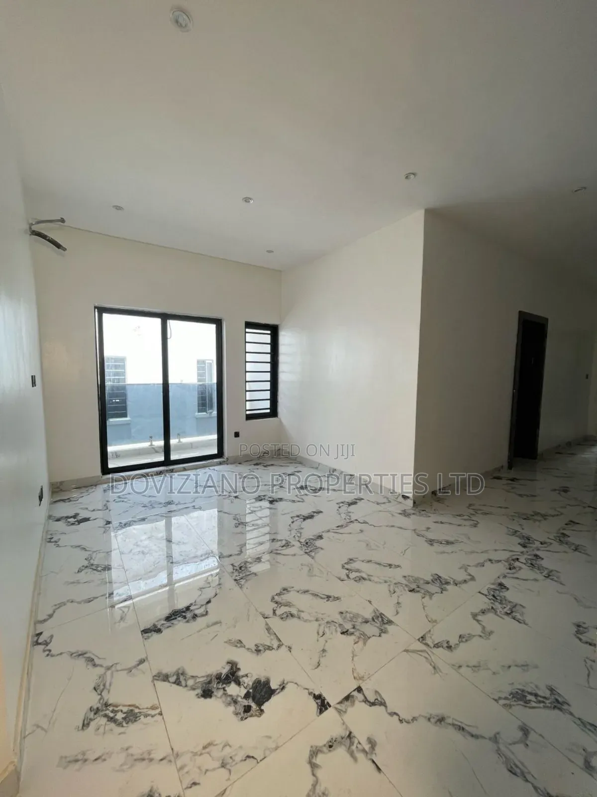 5bdrm Duplex in Ikota for sale in Ikota