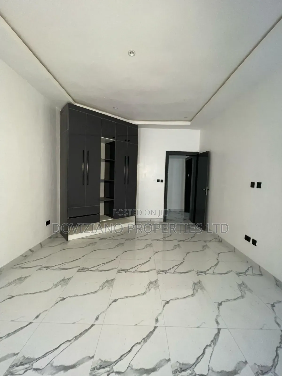 5bdrm Duplex in Ikota for sale in Ikota