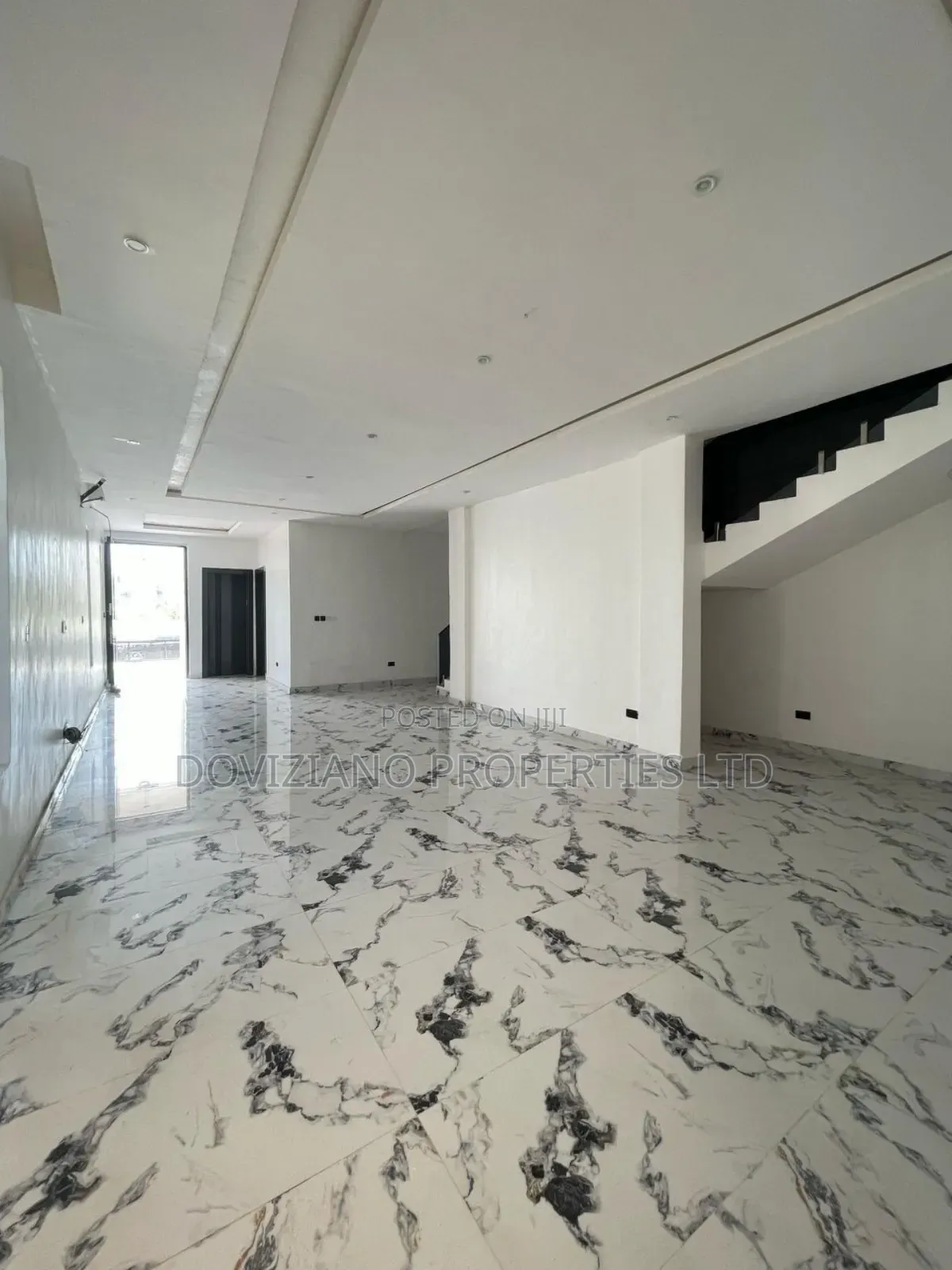 5bdrm Duplex in Ikota for sale in Ikota