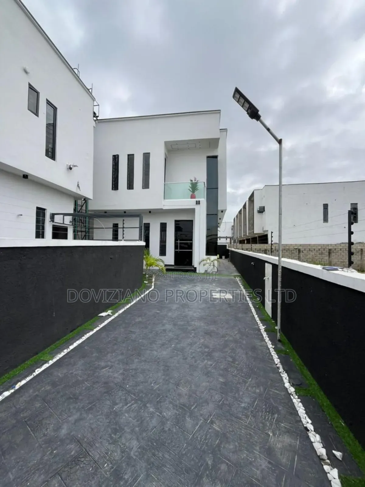 4bdrm Duplex in Ikota for sale in Ikota