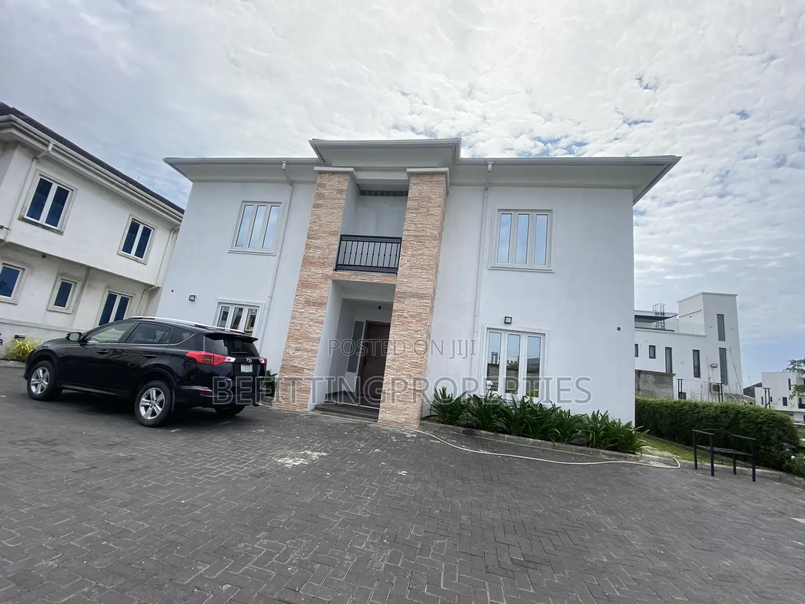 5bdrm Duplex in Lekki Phase 2 for sale in Lekki Phase 2