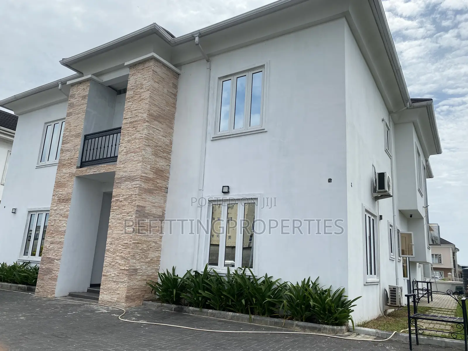 5bdrm Duplex in Lekki Phase 2 for sale in Lekki Phase 2