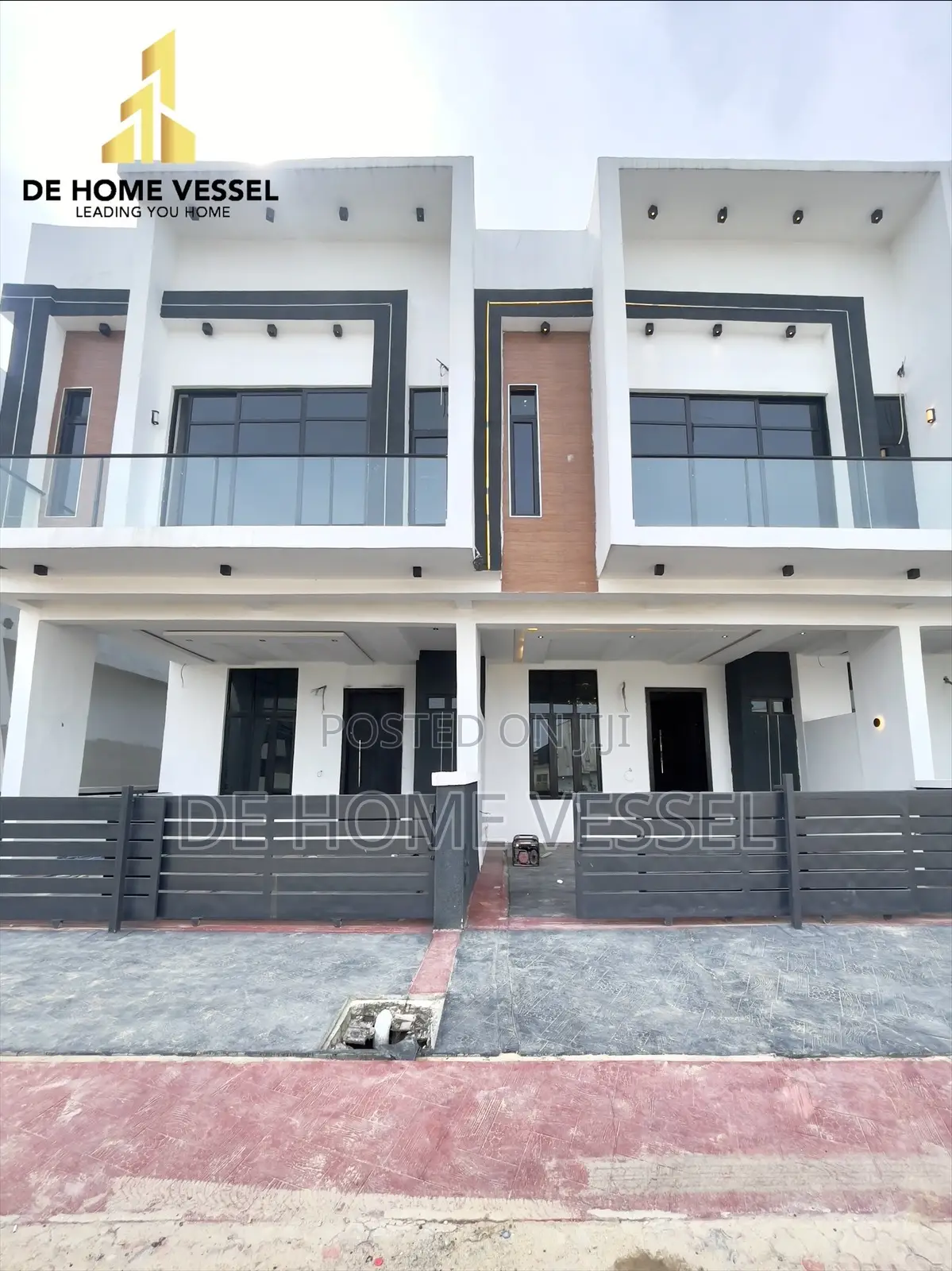 3bdrm Townhouse/Terrace in Ikota for sale in Ikota