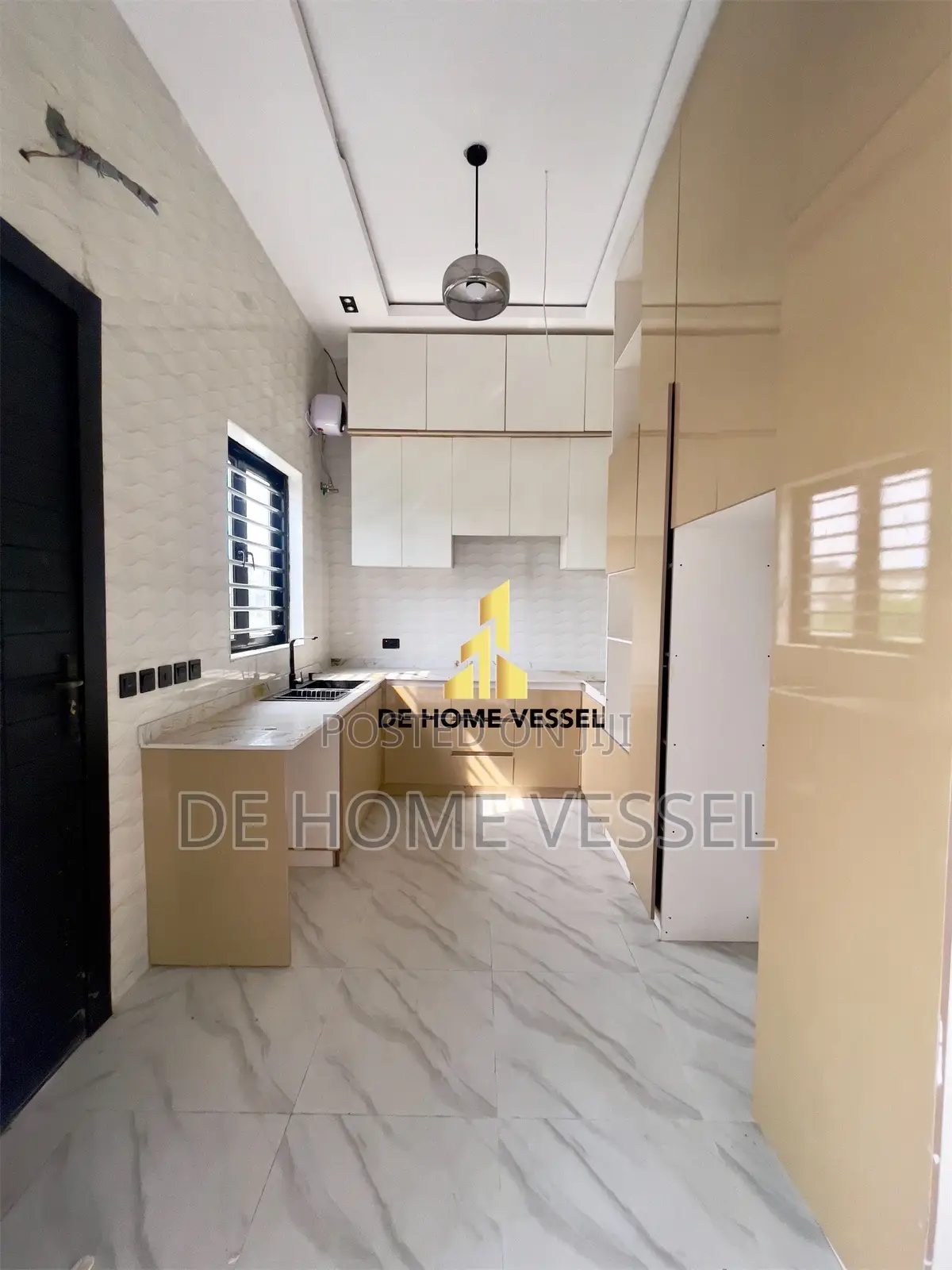 3bdrm Townhouse/Terrace in Ikota for sale in Ikota
