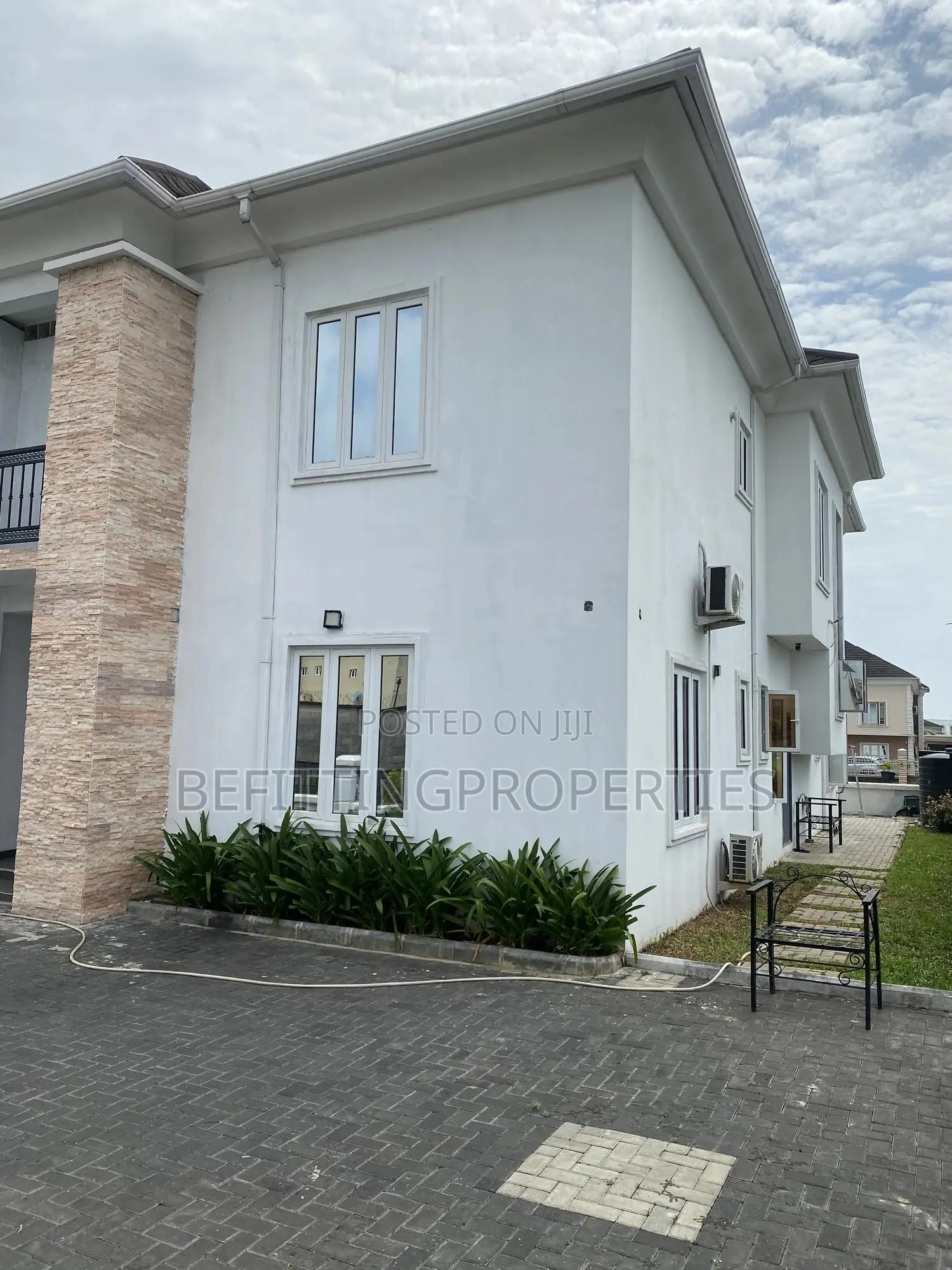 5bdrm Duplex in Lekki Phase 2 for sale in Lekki Phase 2