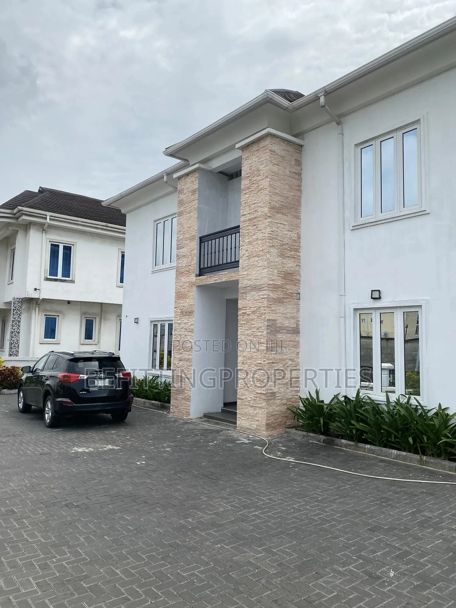 5bdrm Duplex in Lekki Phase 2 for sale in Lekki Phase 2