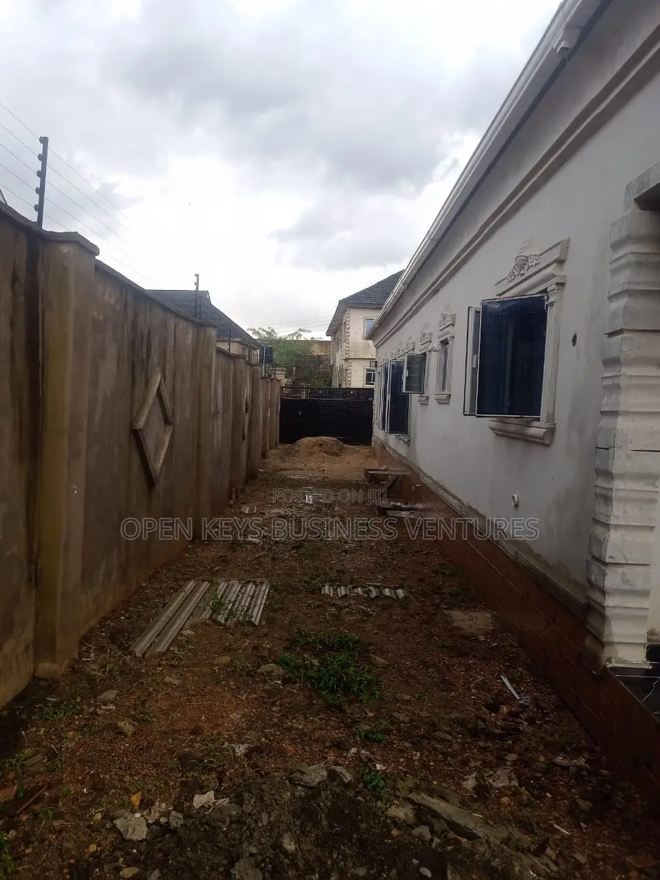 4bdrm Bungalow in Sunshine School, Ologuneru for sale in Ologuneru