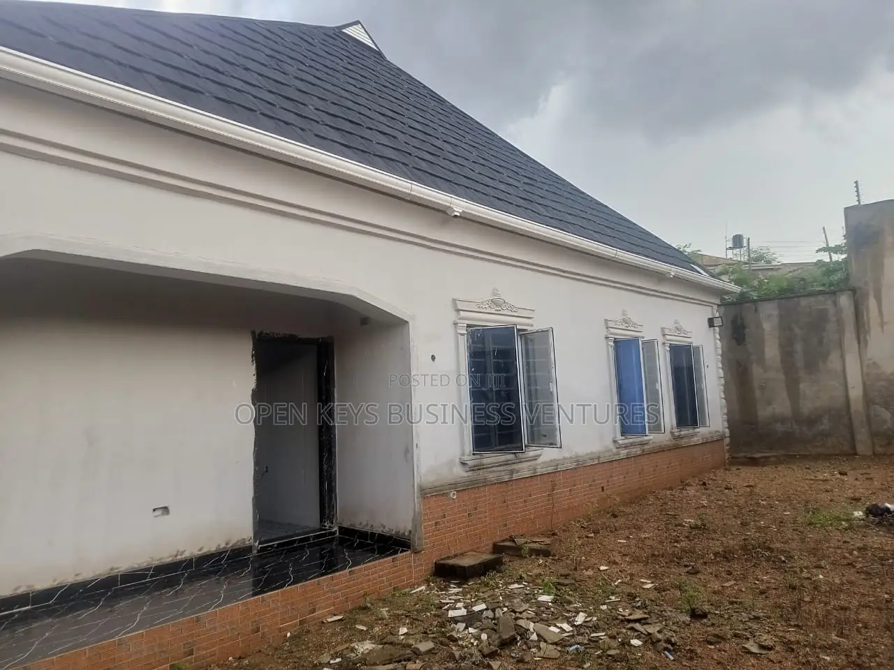 4bdrm Bungalow in Sunshine School, Ologuneru for sale in Ologuneru