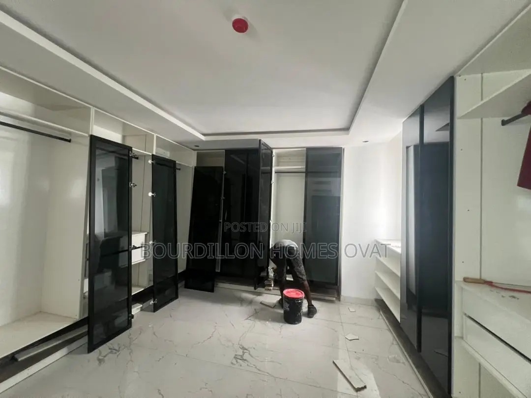 5bdrm Duplex in Banana Island for sale in Banana Island