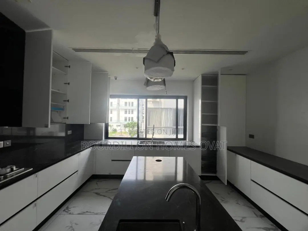 5bdrm Duplex in Banana Island for sale in Banana Island