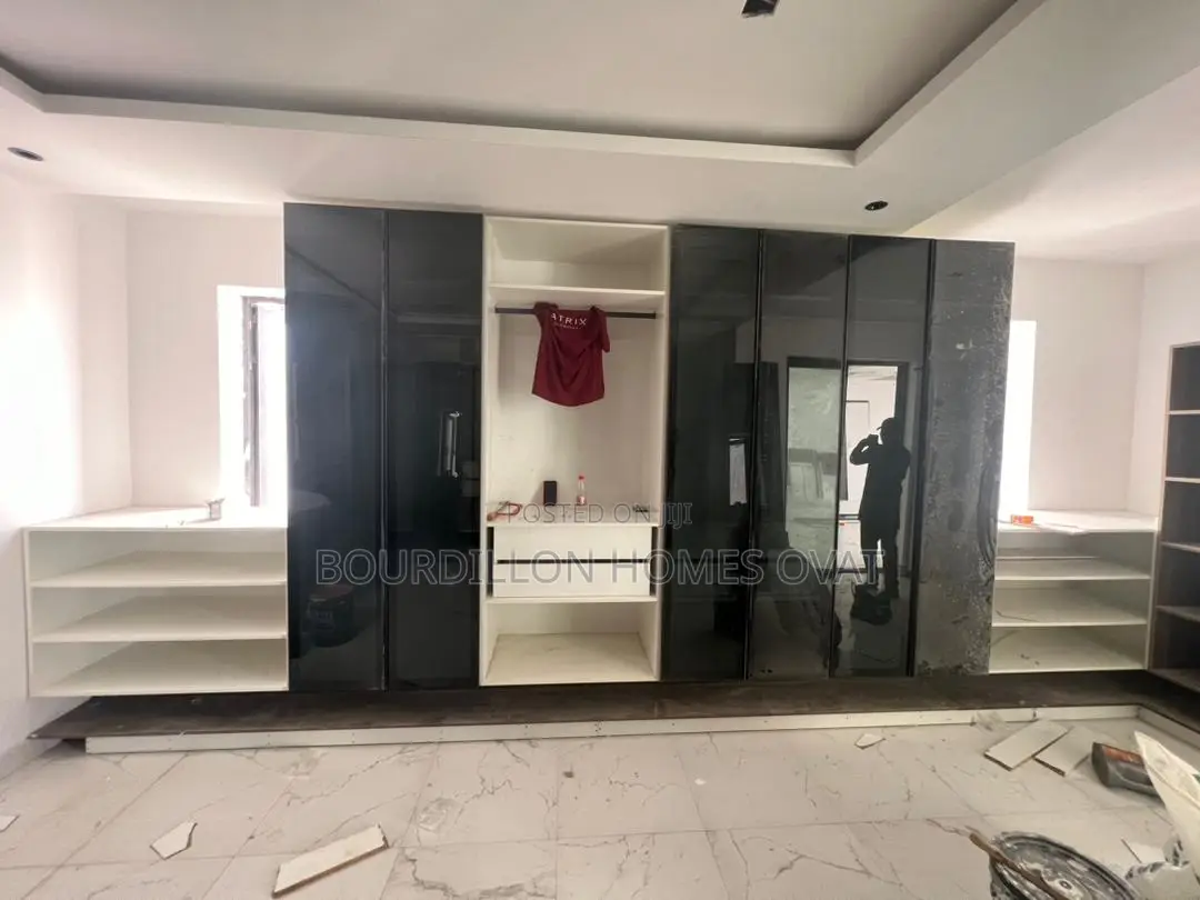 5bdrm Duplex in Banana Island for sale in Banana Island