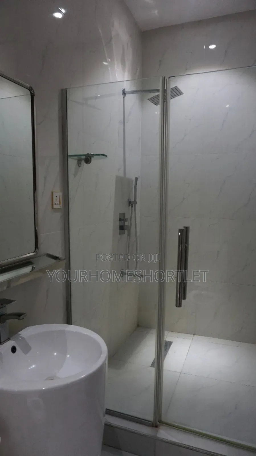 Luxury 6 Bedrooms With Private Cinema and Ps5 in Lekki Phase 1