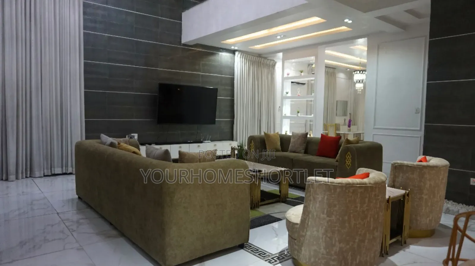 Luxury 6 Bedrooms With Private Cinema and Ps5 in Lekki Phase 1