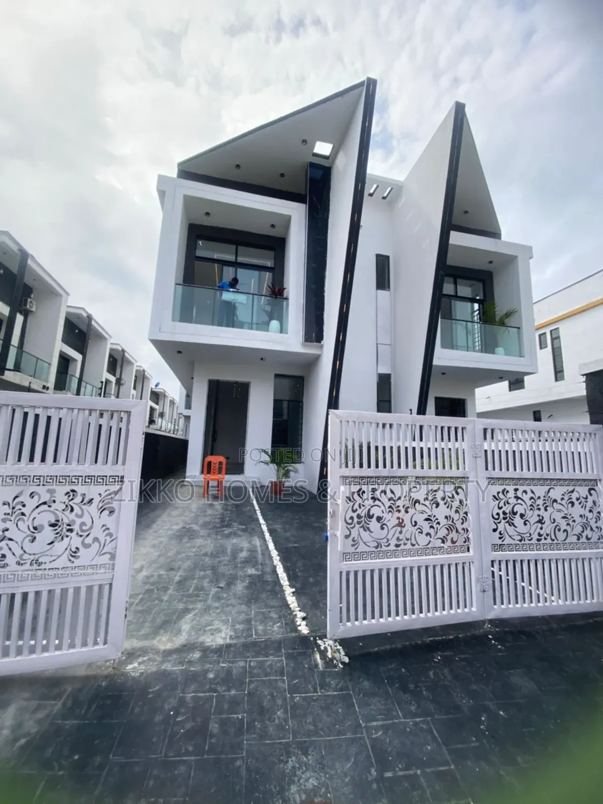 4bdrm Duplex in Ikota, Lekki for sale in Lekki