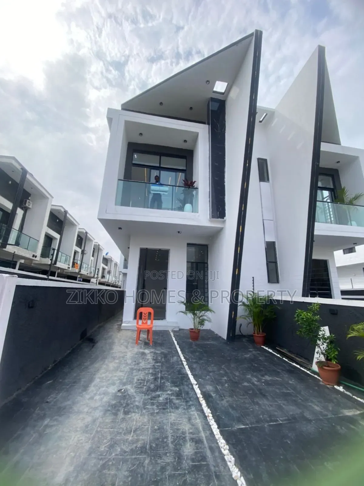 4bdrm Duplex in Ikota, Lekki for sale in Lekki