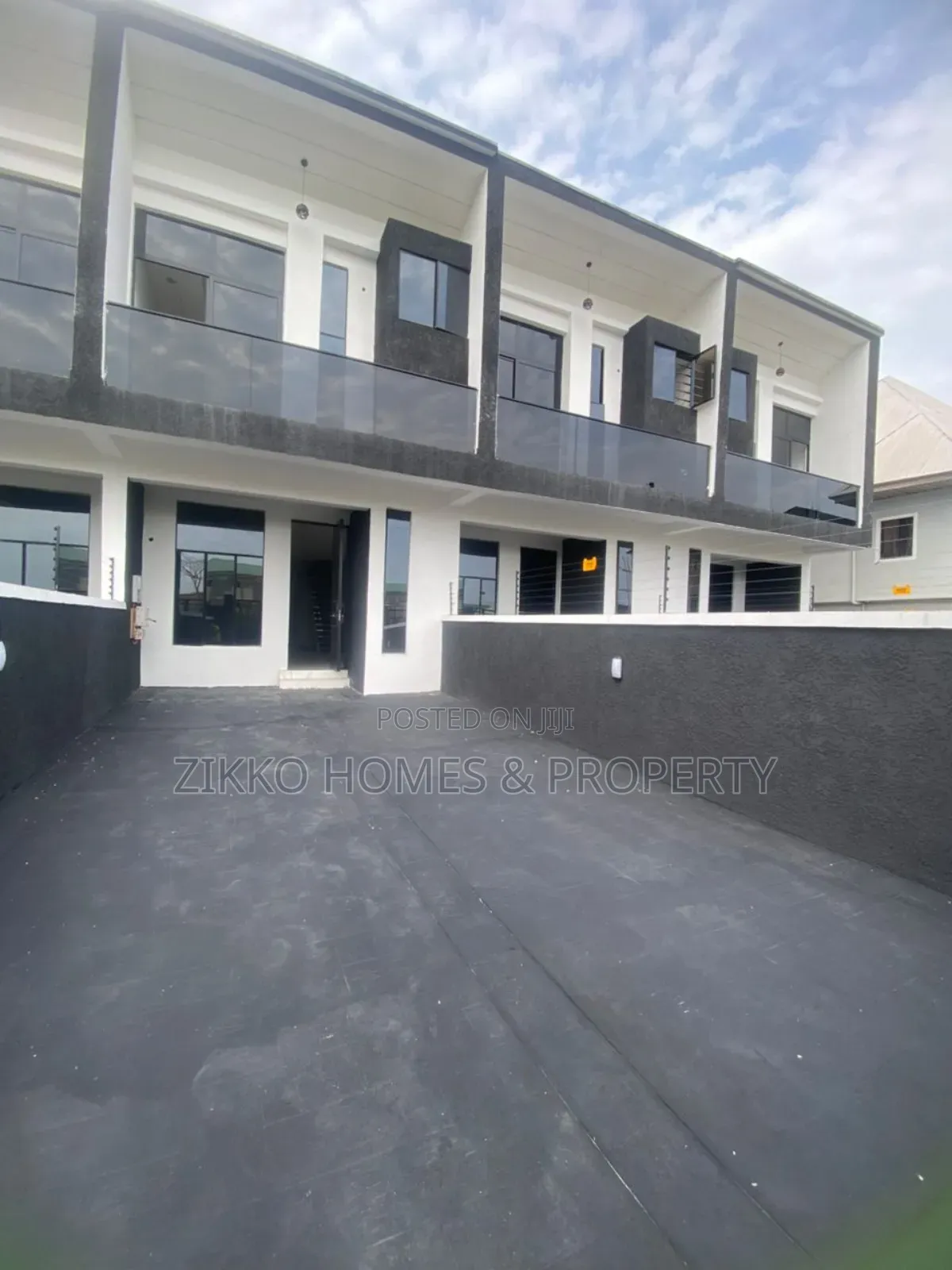 4bdrm Duplex in Ikota, Lekki for sale in Lekki