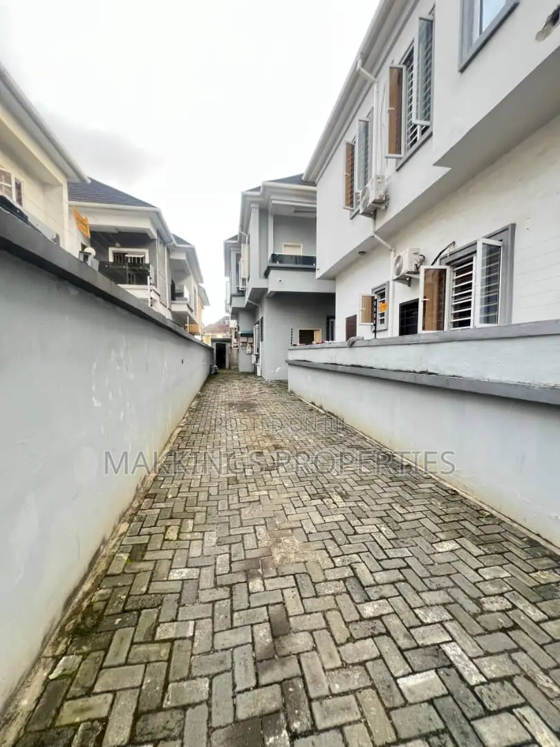 4bdrm Duplex in Ologolo for rent in Ologolo