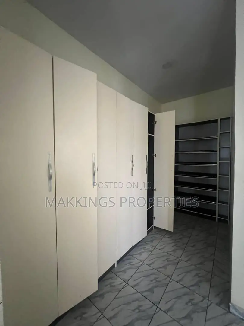4bdrm Duplex in Ologolo for rent in Ologolo