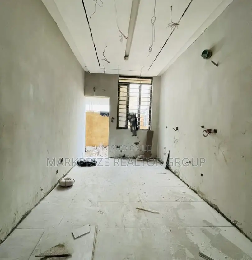 4bdrm Duplex in Omole Phase 2 Lagos for sale in Omole Phase 2