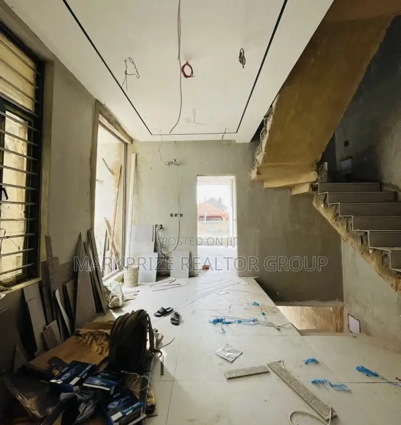 4bdrm Duplex in Omole Phase 2 Lagos for sale in Omole Phase 2