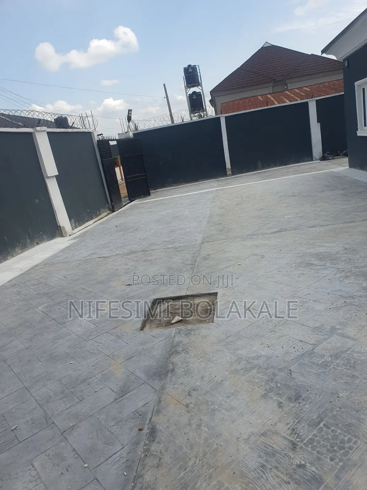 6bdrm Bungalow in Akoto Estate, Elebu,, Akala Express for sale in Akala Express