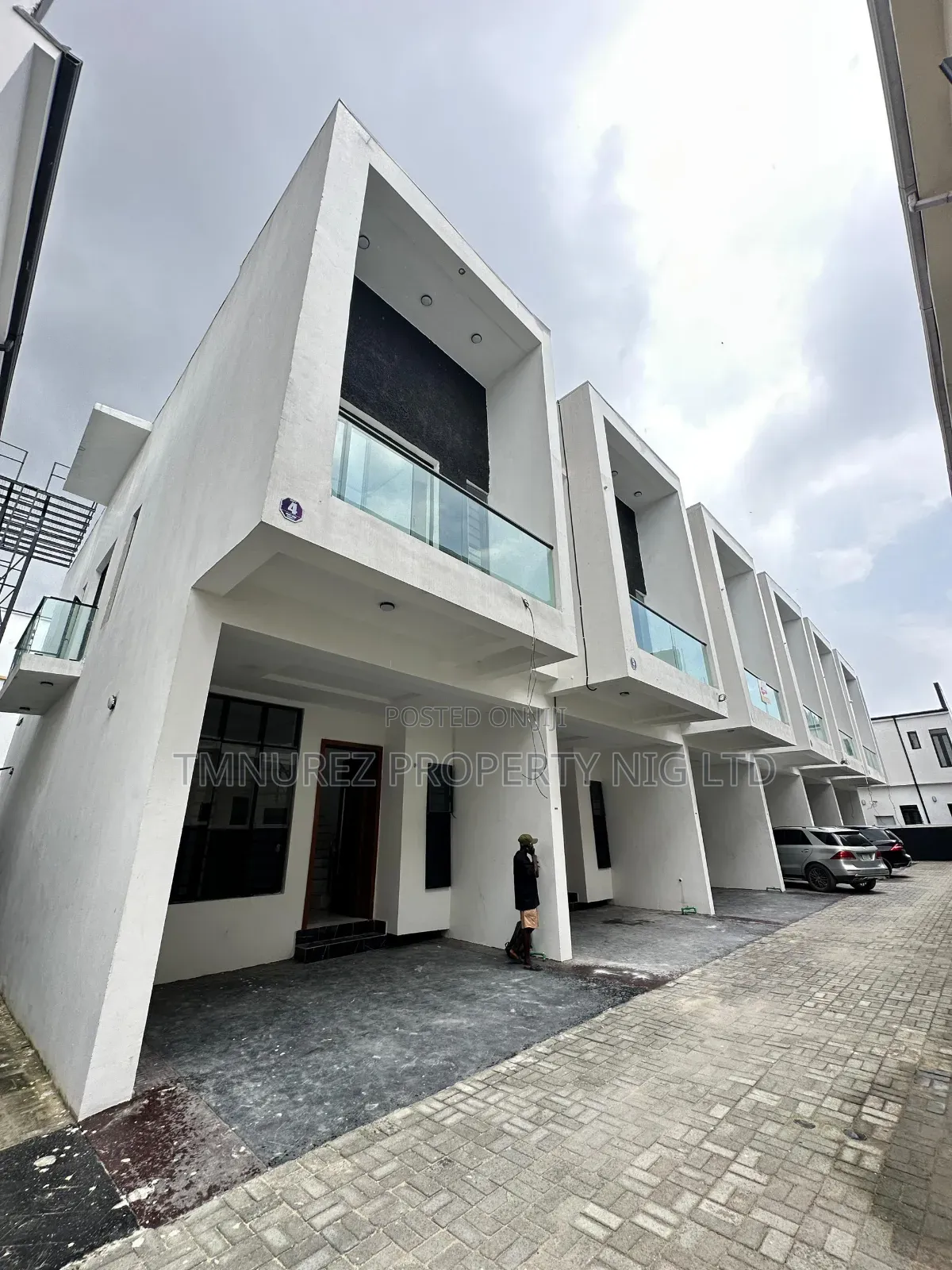 3bdrm Duplex in Ikota for sale in Ikota