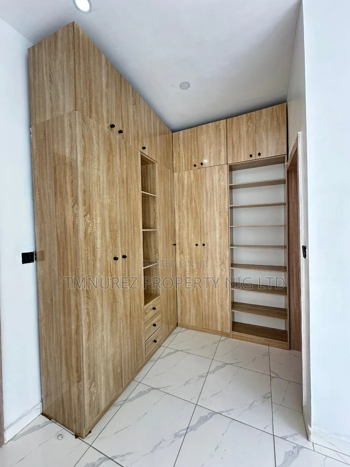 3bdrm Duplex in Ikota for sale in Ikota