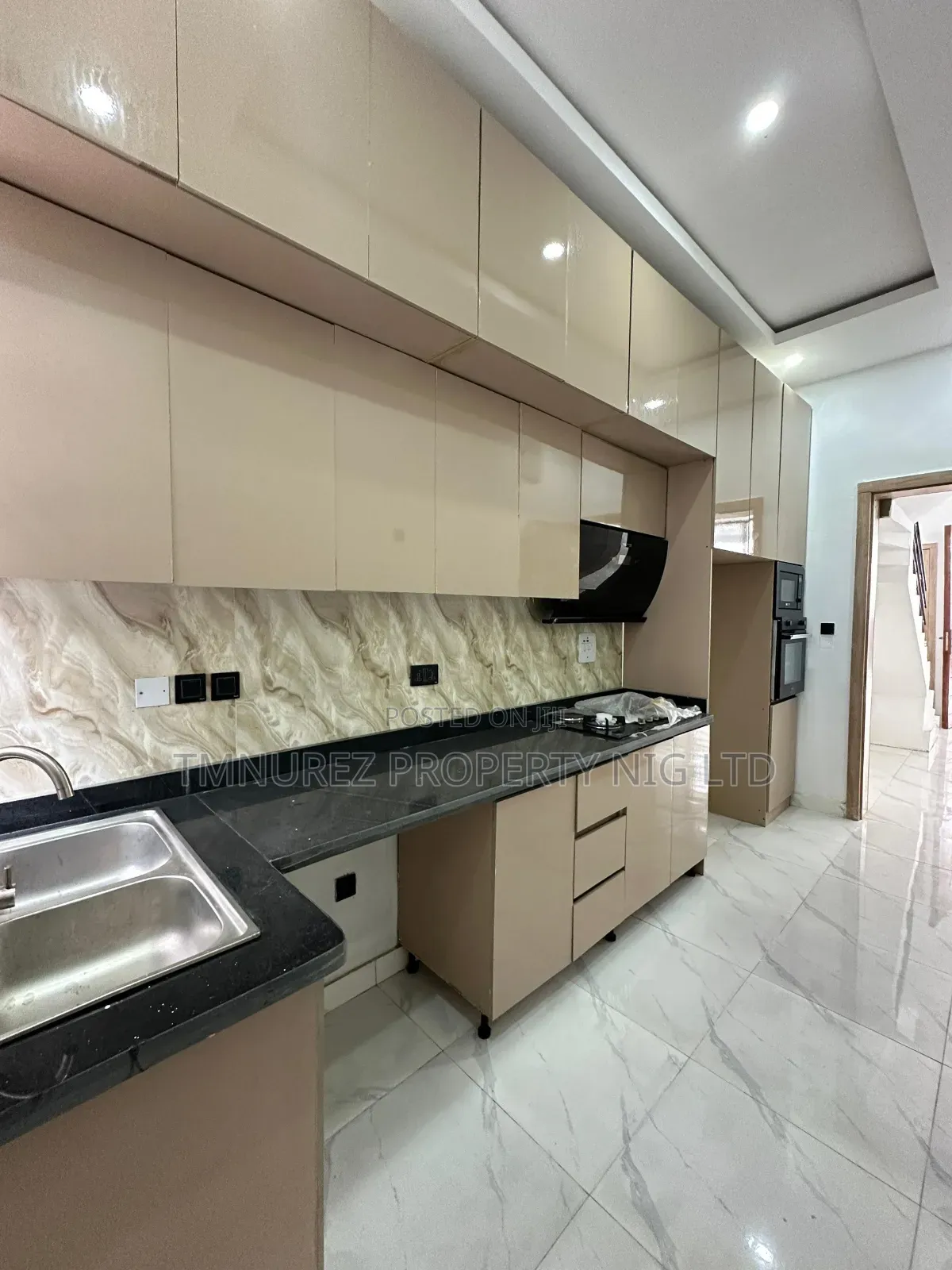 3bdrm Duplex in Ikota for sale in Ikota