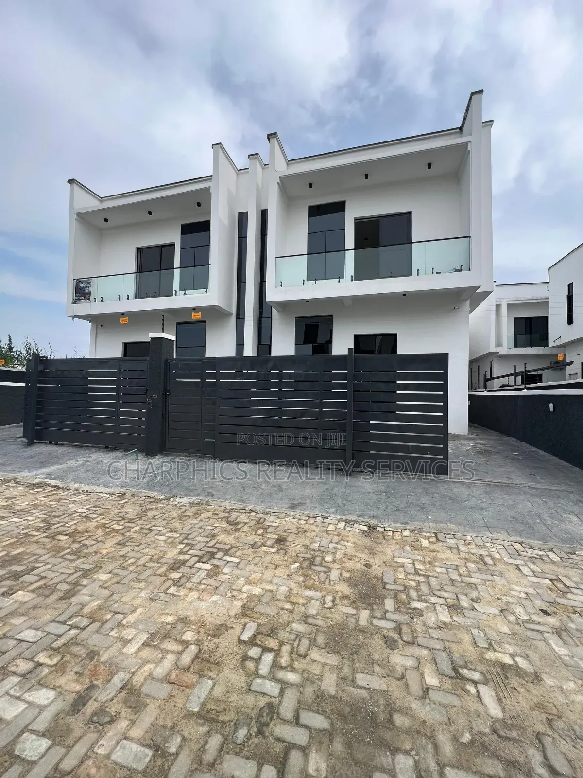 4bdrm Duplex in Lekki Phase 2 for sale in Lekki Phase 2