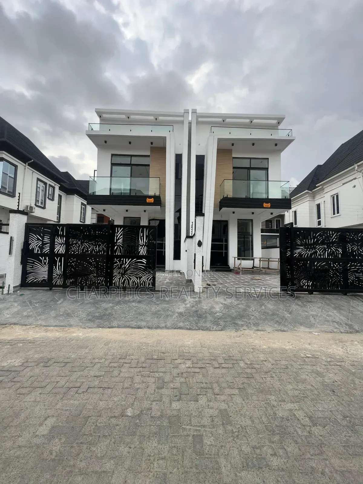 4bdrm Duplex in Lekki Phase 2 for sale in Lekki Phase 2
