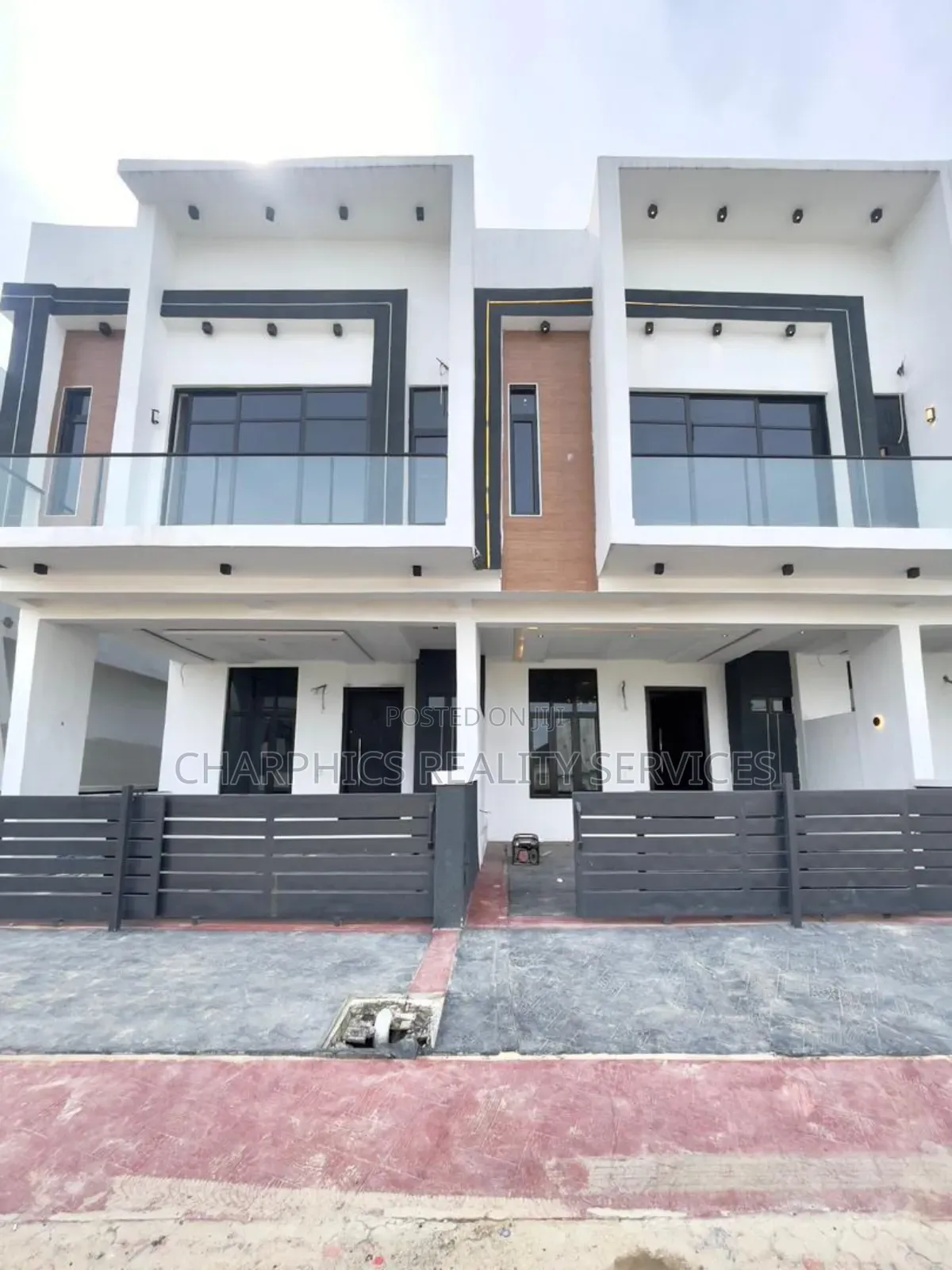 3bdrm Duplex in Ikota for sale in Ikota